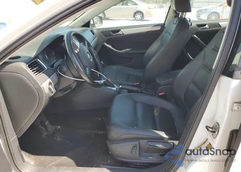 2014 Volkswagen Jetta Se z USA, uszkodzony, nr VIN 3VWD17AJ4EM444675